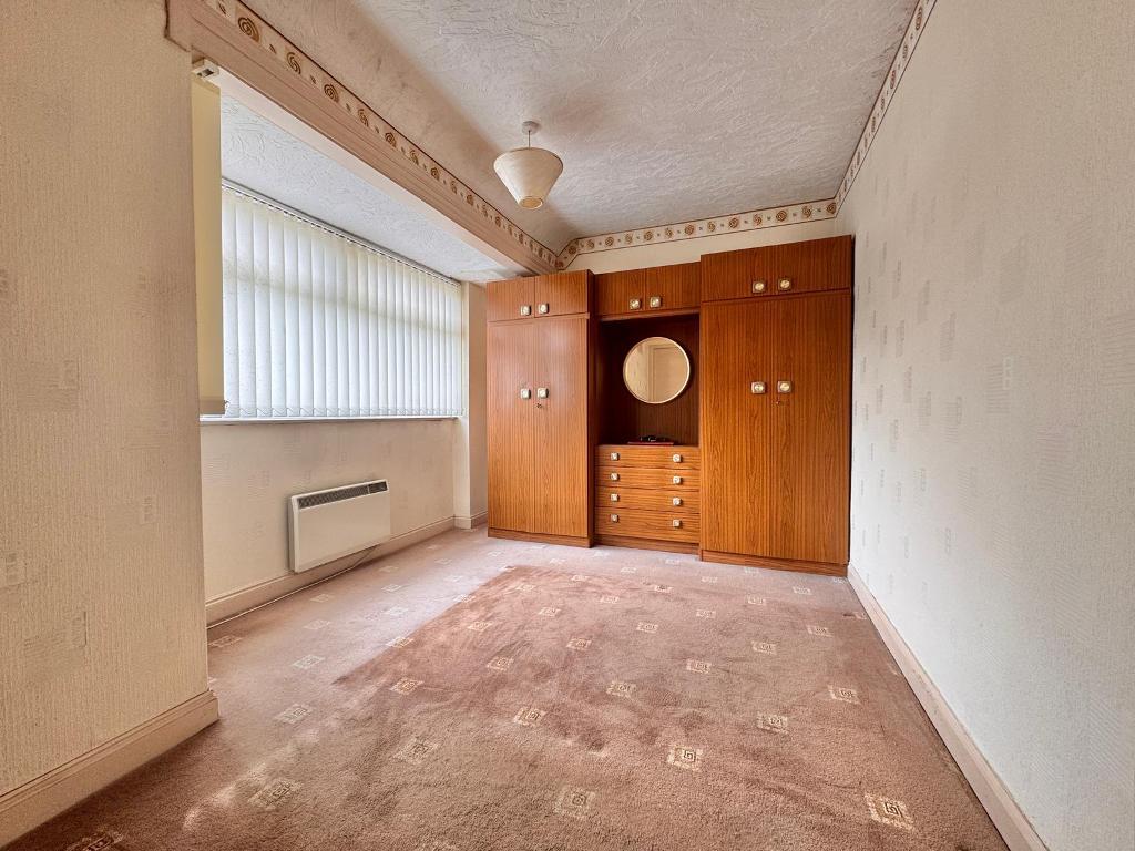 2 Bedroom Semi-Detached for Sale in West Bromwich, B71 2ET