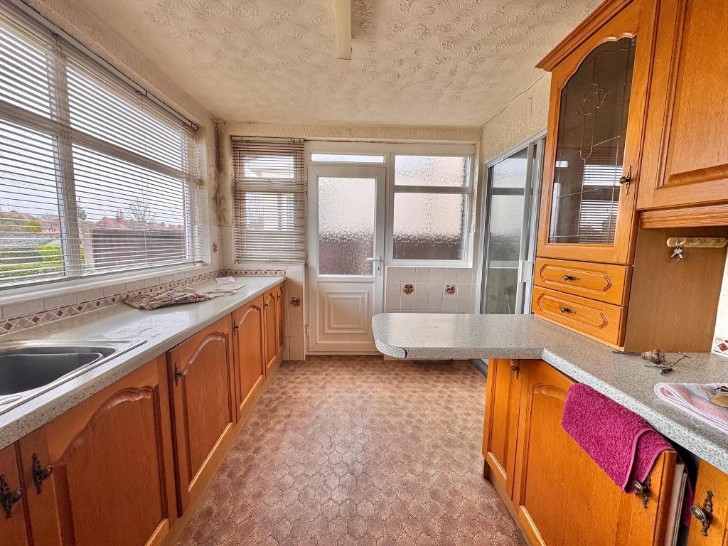 2 Bedroom Semi-Detached for Sale in West Bromwich, B71 2ET