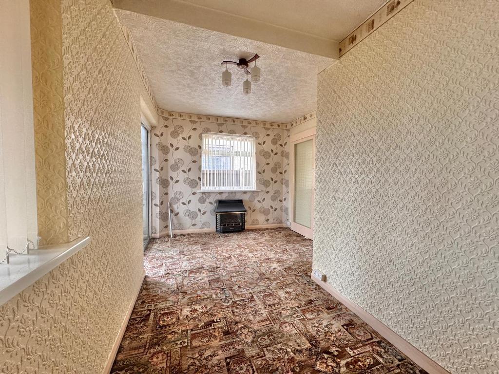 2 Bedroom Semi-Detached for Sale in West Bromwich, B71 2ET