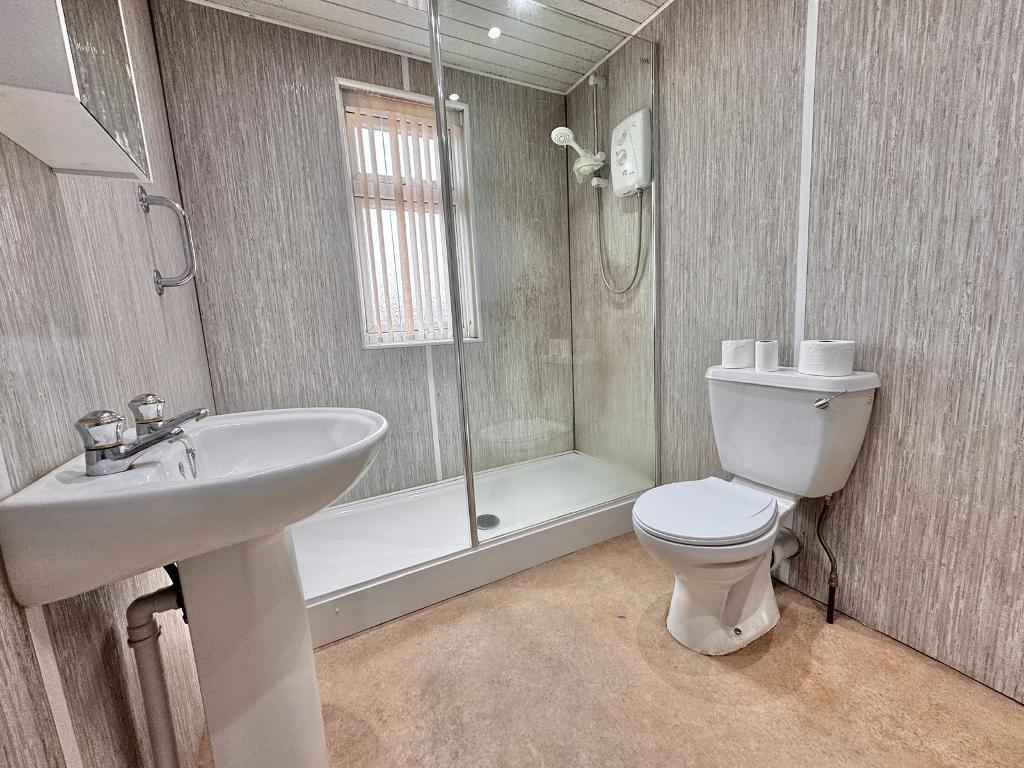 2 Bedroom Semi-Detached for Sale in West Bromwich, B71 2ET