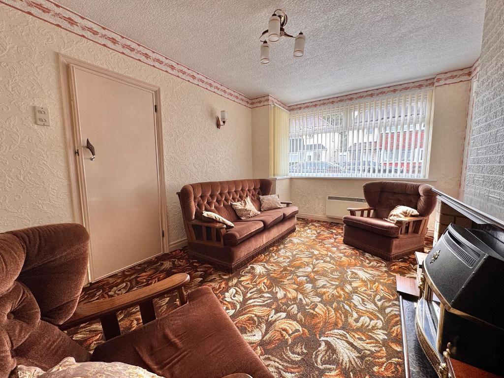 2 Bedroom Semi-Detached for Sale in West Bromwich, B71 2ET