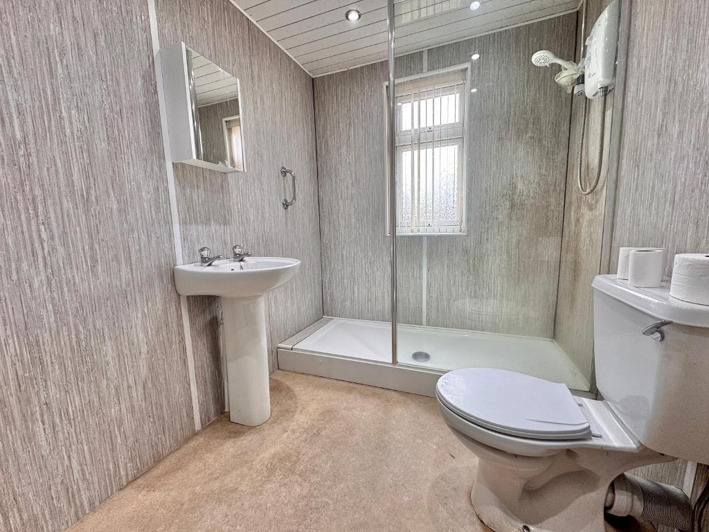 2 Bedroom Semi-Detached for Sale in West Bromwich, B71 2ET