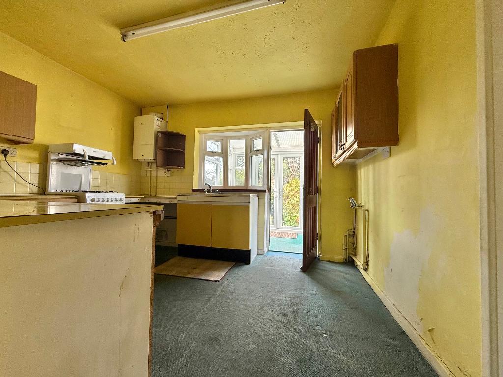 3 Bedroom Semi-Detached for Sale in West Bromwich, B71 3AF