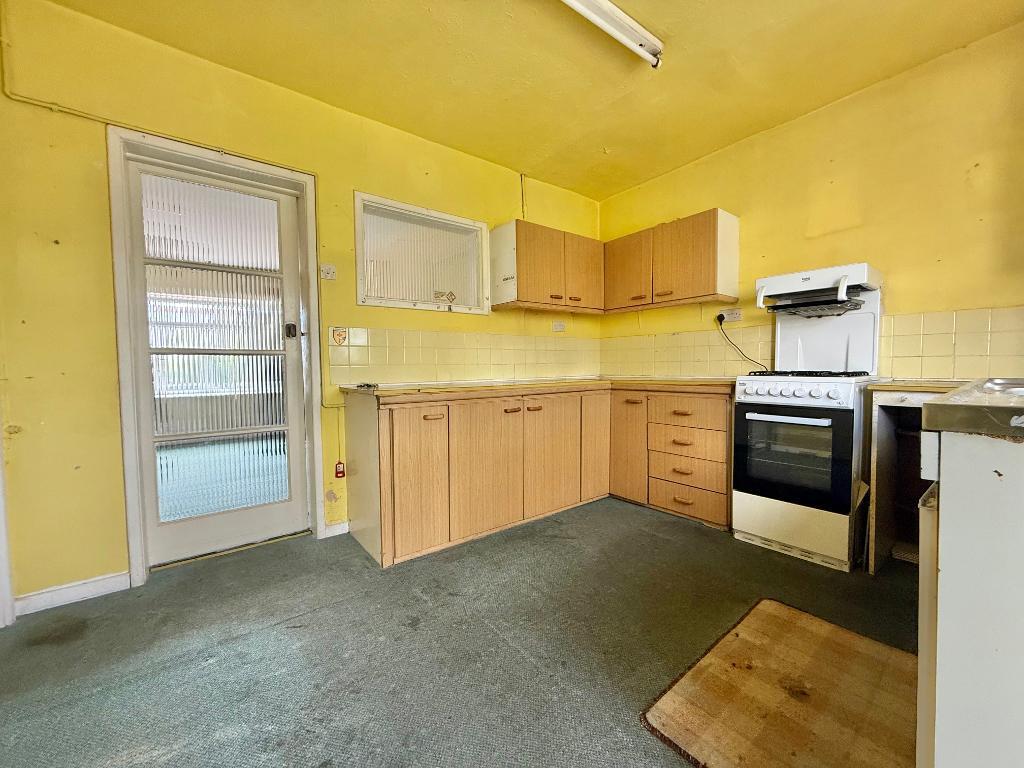 3 Bedroom Semi-Detached for Sale in West Bromwich, B71 3AF