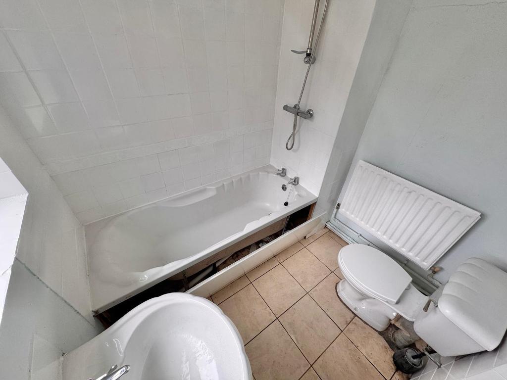 3 Bedroom Terraced for Sale in West Bromwich, B71 4ET