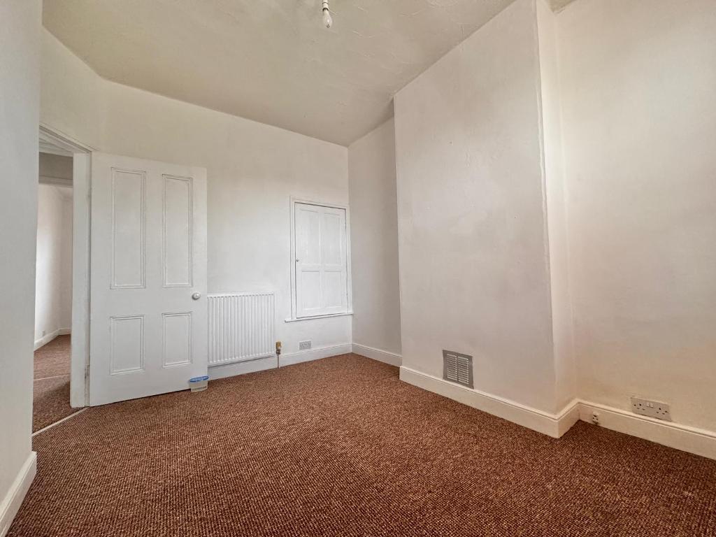 3 Bedroom Terraced for Sale in West Bromwich, B71 4ET