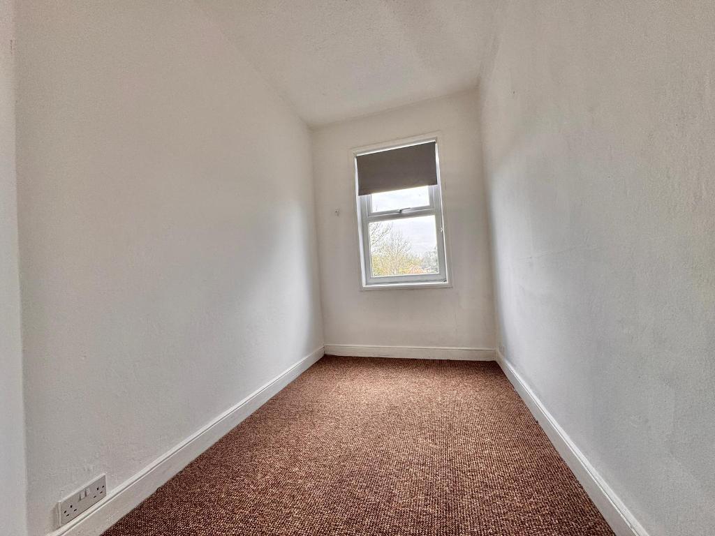 3 Bedroom Terraced for Sale in West Bromwich, B71 4ET
