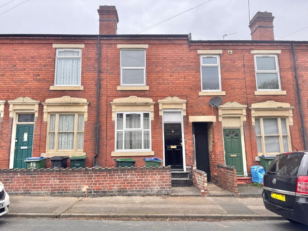 3 Bedroom Terraced for Sale in West Bromwich, B71 4ET