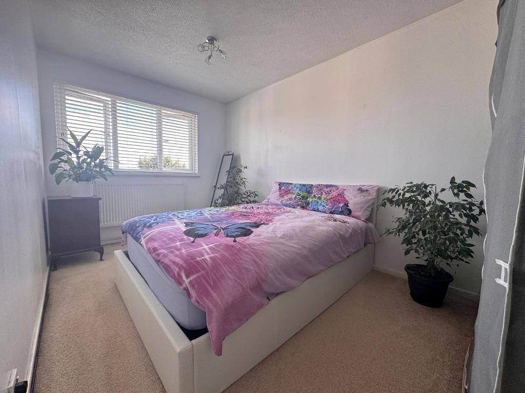 3 Bedroom Link Detached for Sale in West Bromwich, B70 6TY