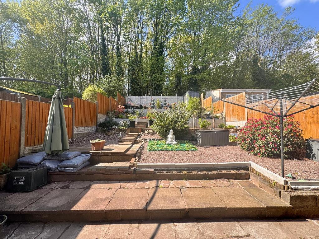 3 Bedroom Link Detached for Sale in West Bromwich, B70 6TY