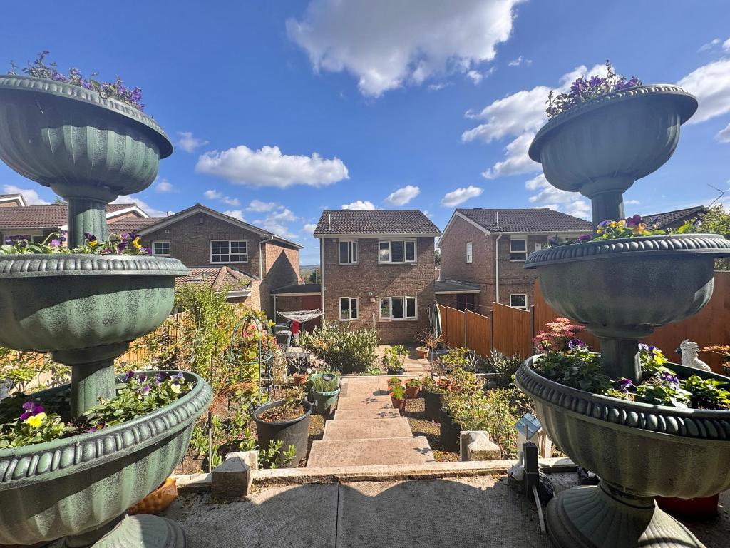 3 Bedroom Link Detached for Sale in West Bromwich, B70 6TY