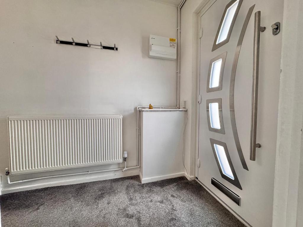 3 Bedroom Link Detached for Sale in West Bromwich, B70 6TY