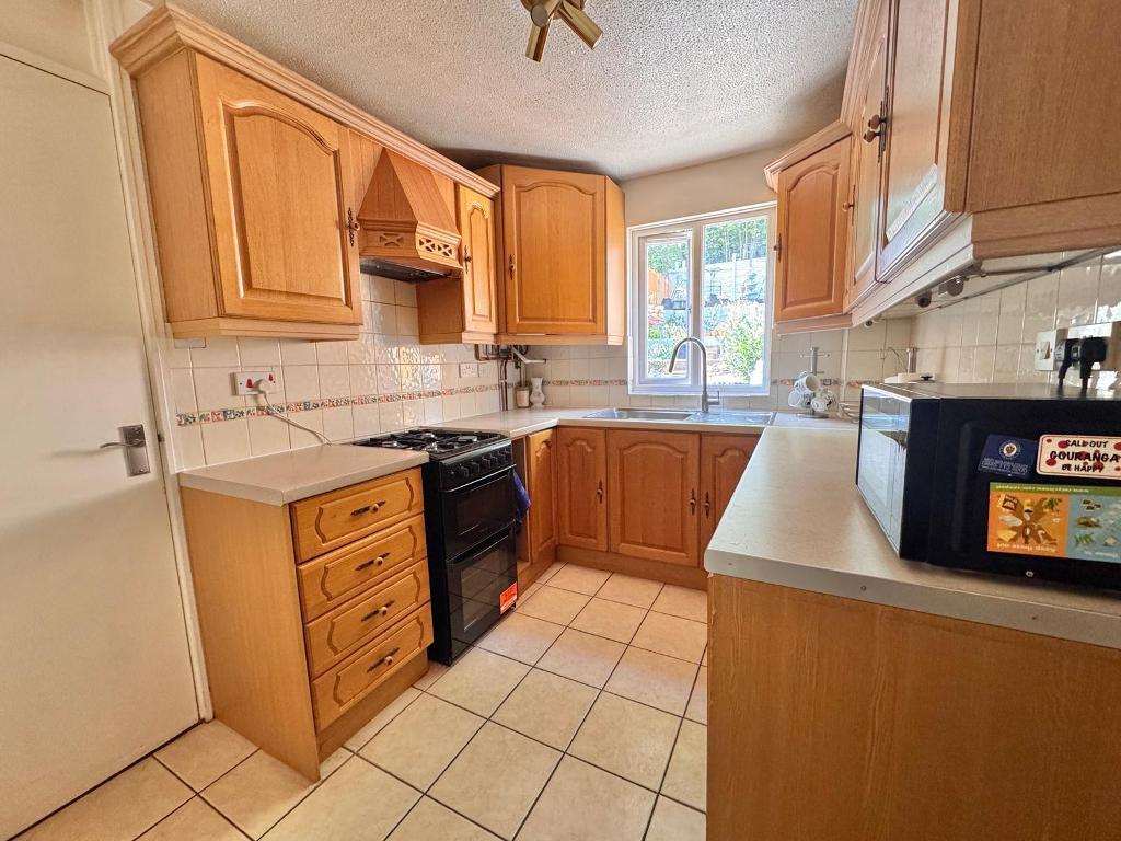 3 Bedroom Link Detached for Sale in West Bromwich, B70 6TY