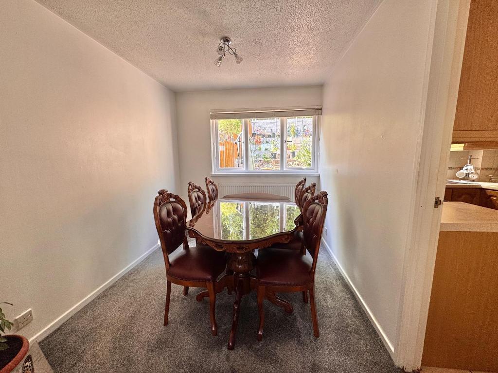 3 Bedroom Link Detached for Sale in West Bromwich, B70 6TY