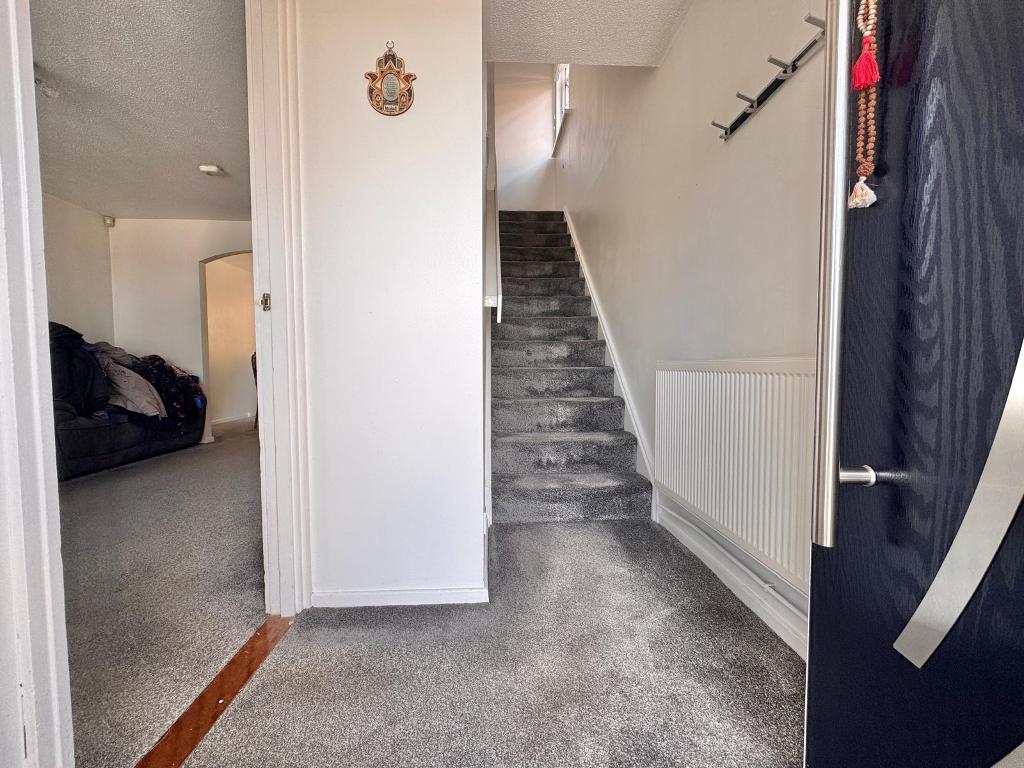 3 Bedroom Link Detached for Sale in West Bromwich, B70 6TY