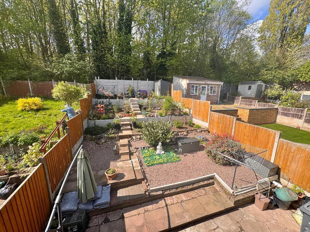 3 Bedroom Link Detached for Sale in West Bromwich, B70 6TY