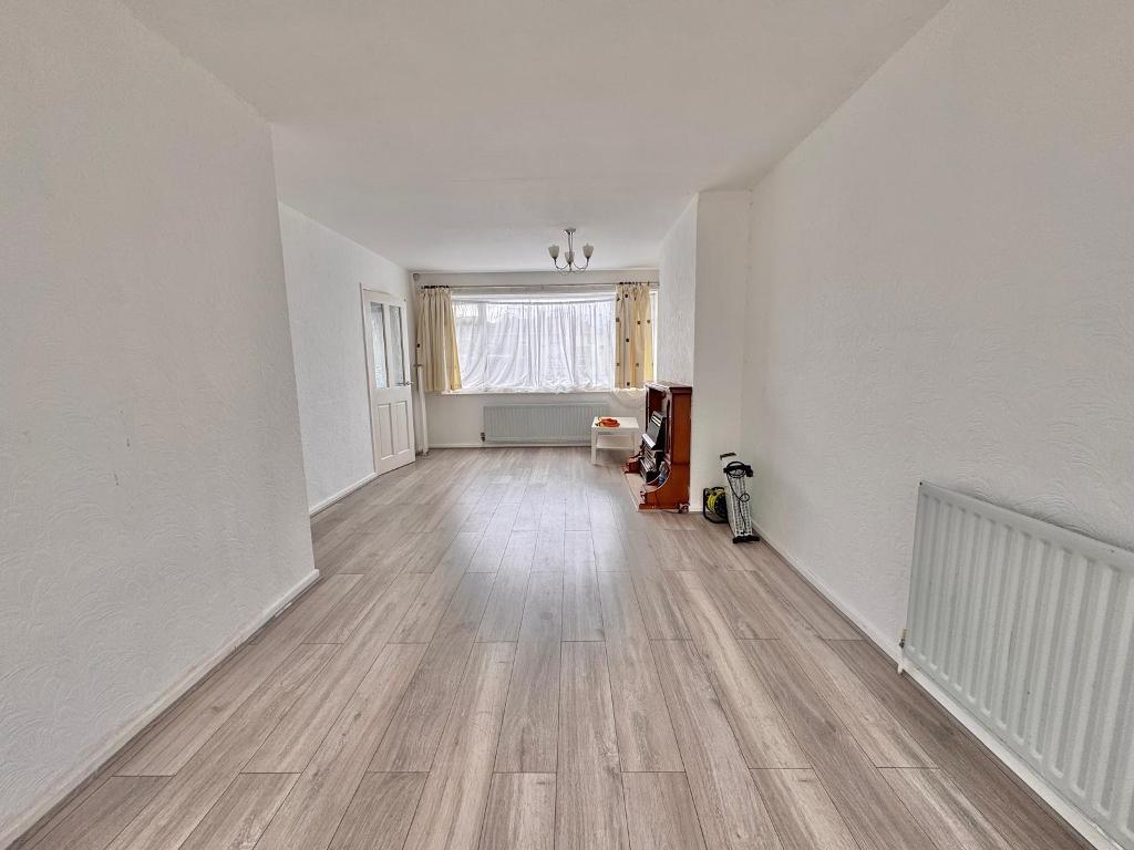 3 Bedroom Semi-Detached to Rent in West Bromwich, B71 3LT