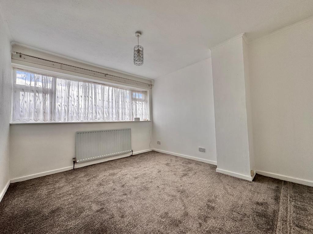 3 Bedroom Semi-Detached to Rent in West Bromwich, B71 3LT