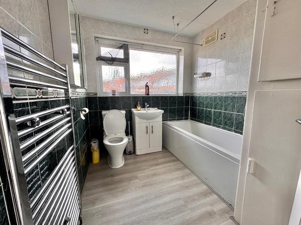 3 Bedroom Semi-Detached to Rent in West Bromwich, B71 3LT
