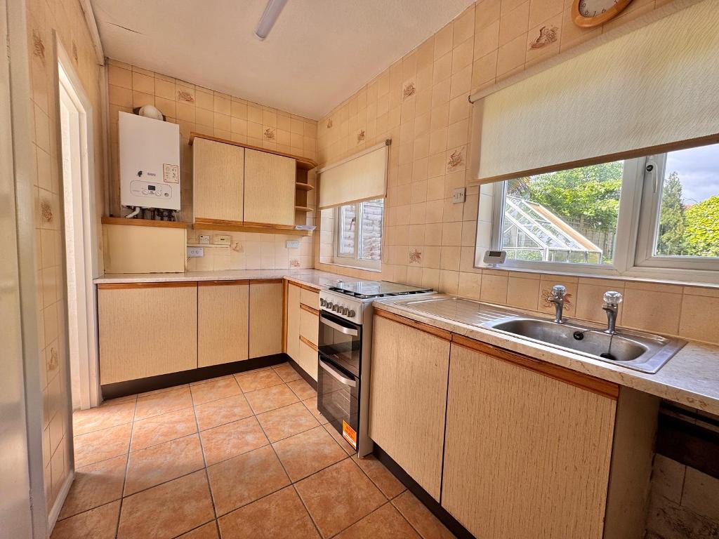 3 Bedroom Semi-Detached for Sale in West Bromwich, B71 3AB