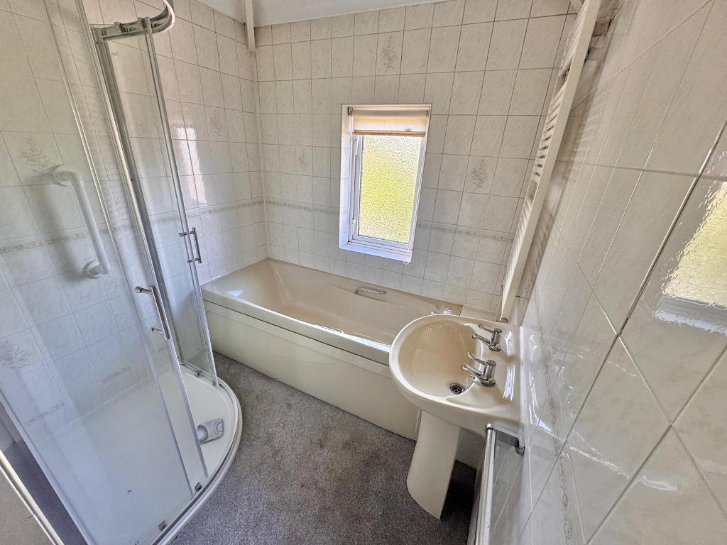 3 Bedroom Semi-Detached for Sale in West Bromwich, B71 3AB