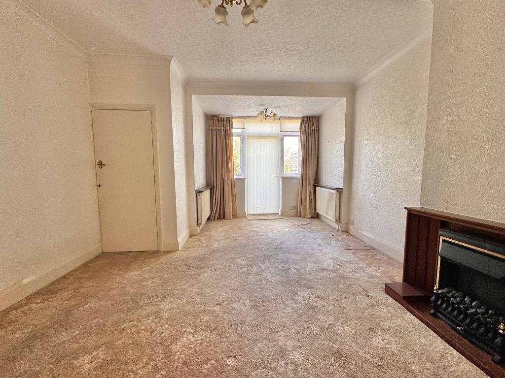 3 Bedroom Semi-Detached for Sale in West Bromwich, B71 3AB
