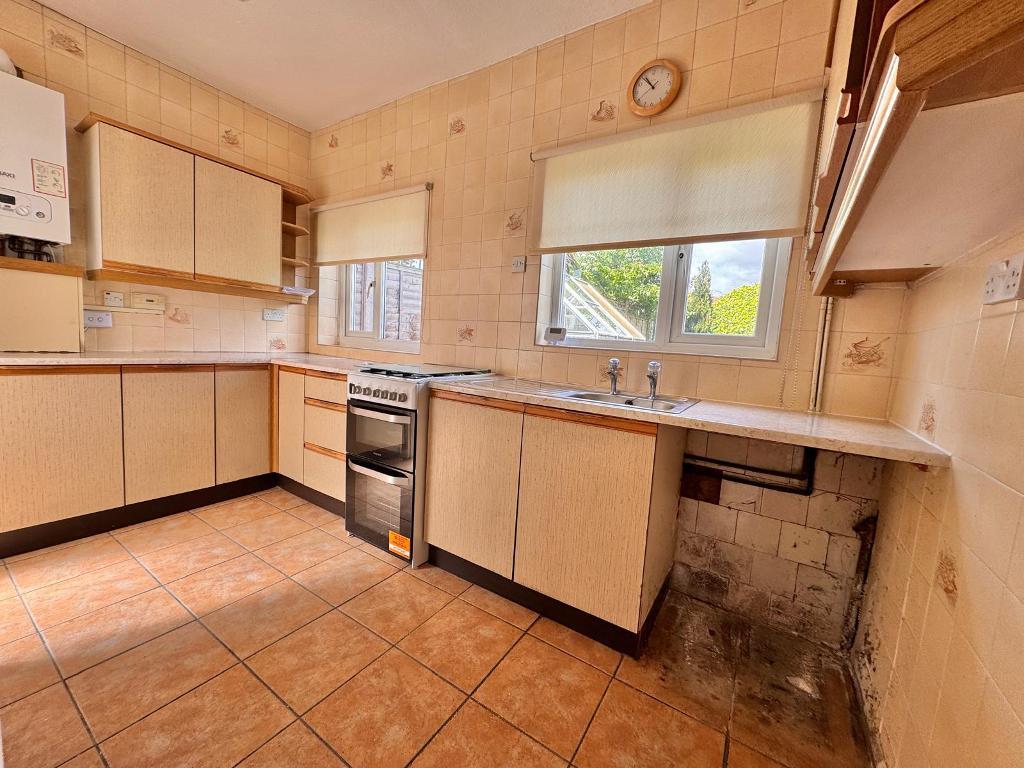 3 Bedroom Semi-Detached for Sale in West Bromwich, B71 3AB