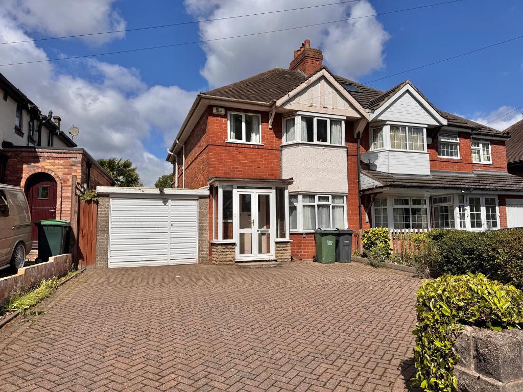 3 Bedroom Semi-Detached for Sale in West Bromwich, B71 3AB