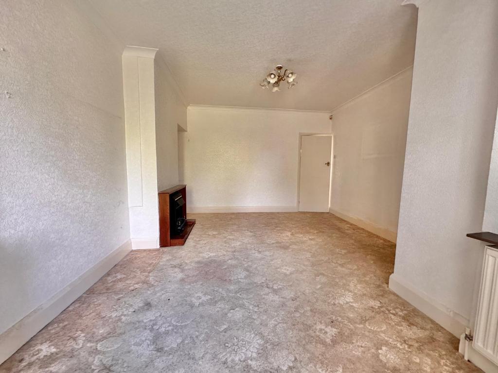 3 Bedroom Semi-Detached for Sale in West Bromwich, B71 3AB