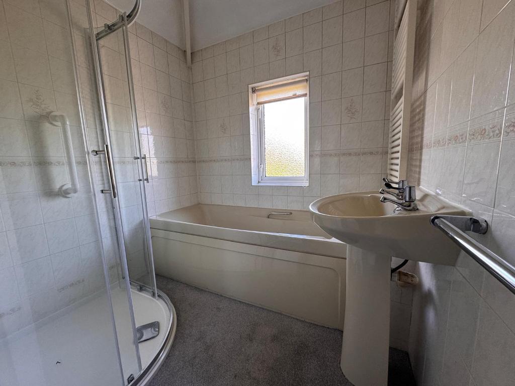 3 Bedroom Semi-Detached for Sale in West Bromwich, B71 3AB