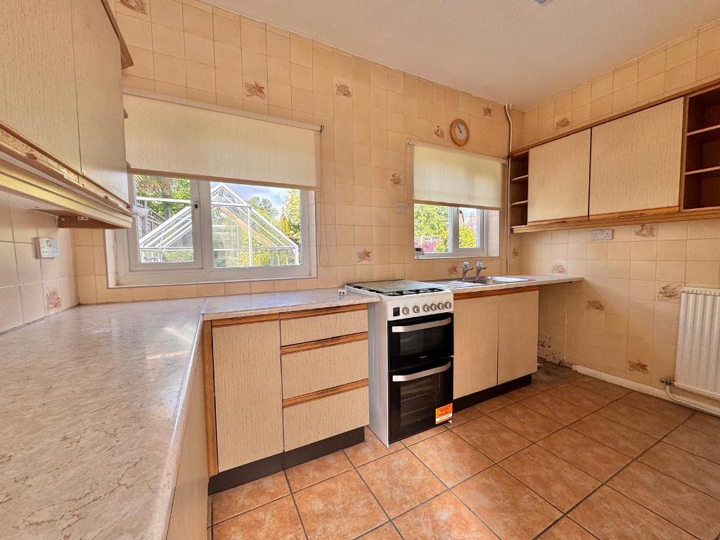 3 Bedroom Semi-Detached for Sale in West Bromwich, B71 3AB