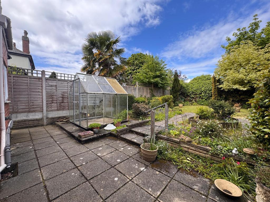 3 Bedroom Semi-Detached for Sale in West Bromwich, B71 3AB