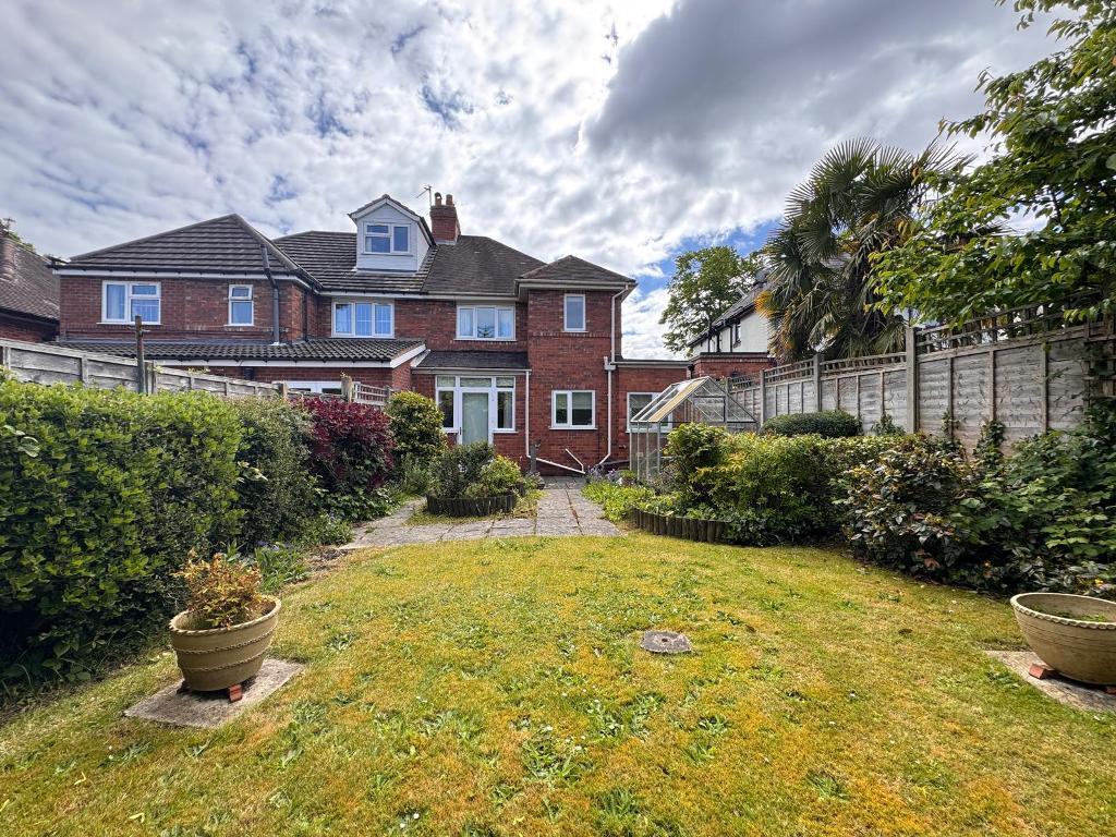 3 Bedroom Semi-Detached for Sale in West Bromwich, B71 3AB