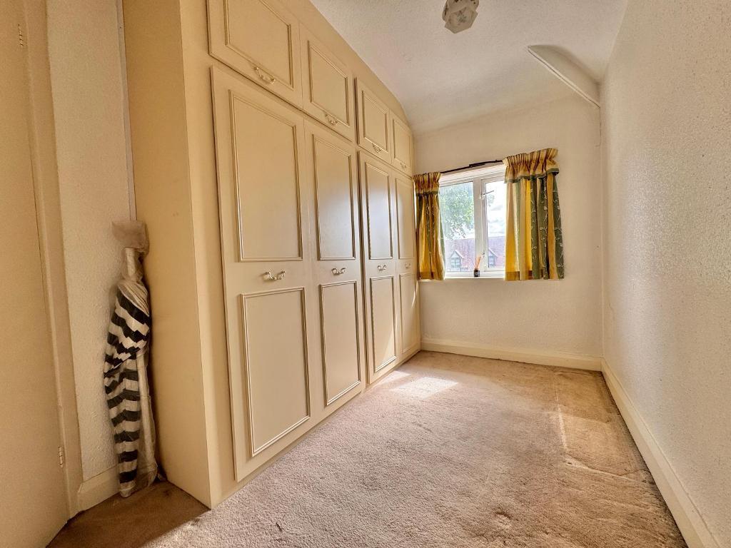 3 Bedroom Semi-Detached for Sale in West Bromwich, B71 3AB