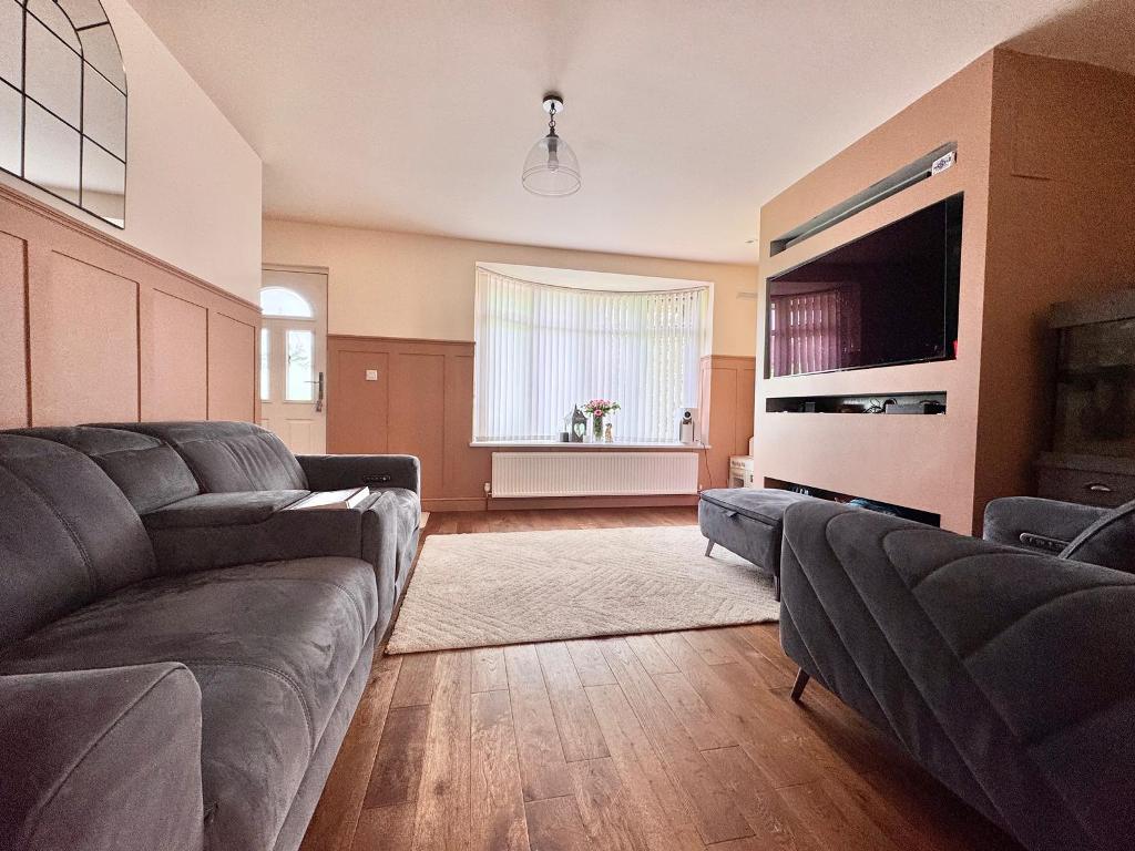 3 Bedroom Semi-Detached for Sale in Walsall, WS5 4NB