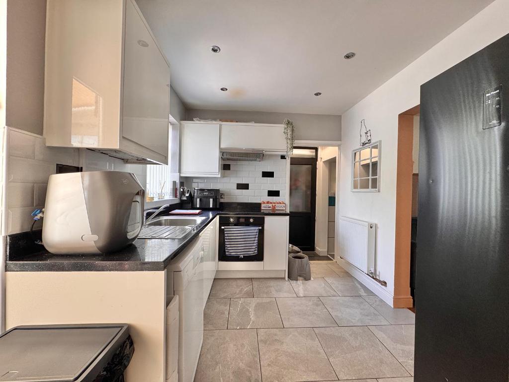 3 Bedroom Semi-Detached for Sale in Walsall, WS5 4NB