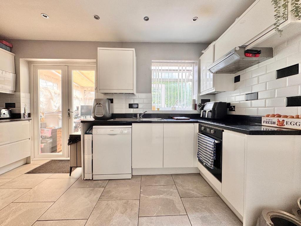 3 Bedroom Semi-Detached for Sale in Walsall, WS5 4NB
