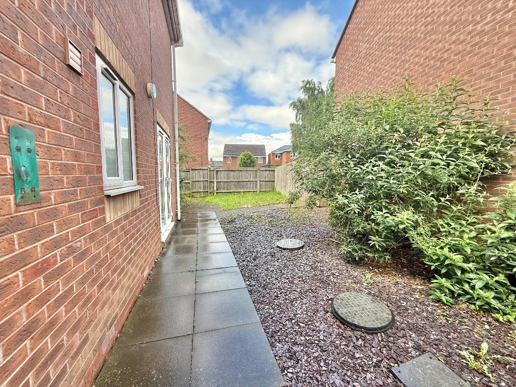 4 Bedroom Detached to Rent in Walsall, WS2 8AN