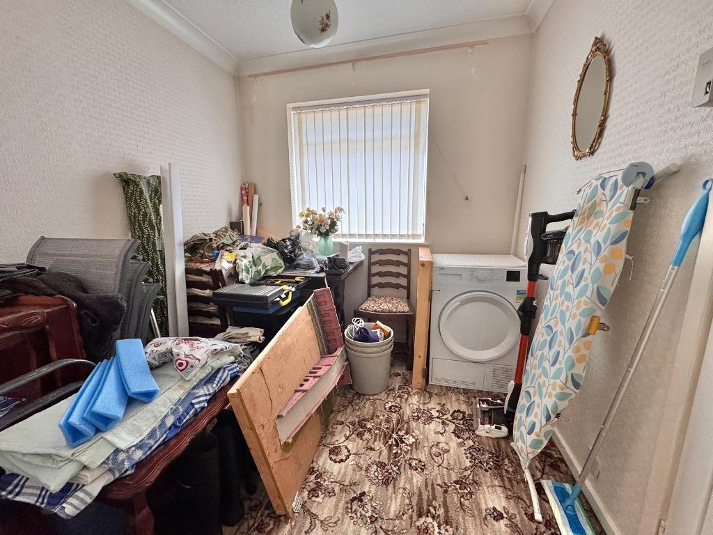 3 Bedroom Detached for Sale in West Bromwich, B71 3QG