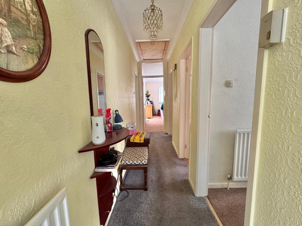 3 Bedroom Detached for Sale in West Bromwich, B71 3QG