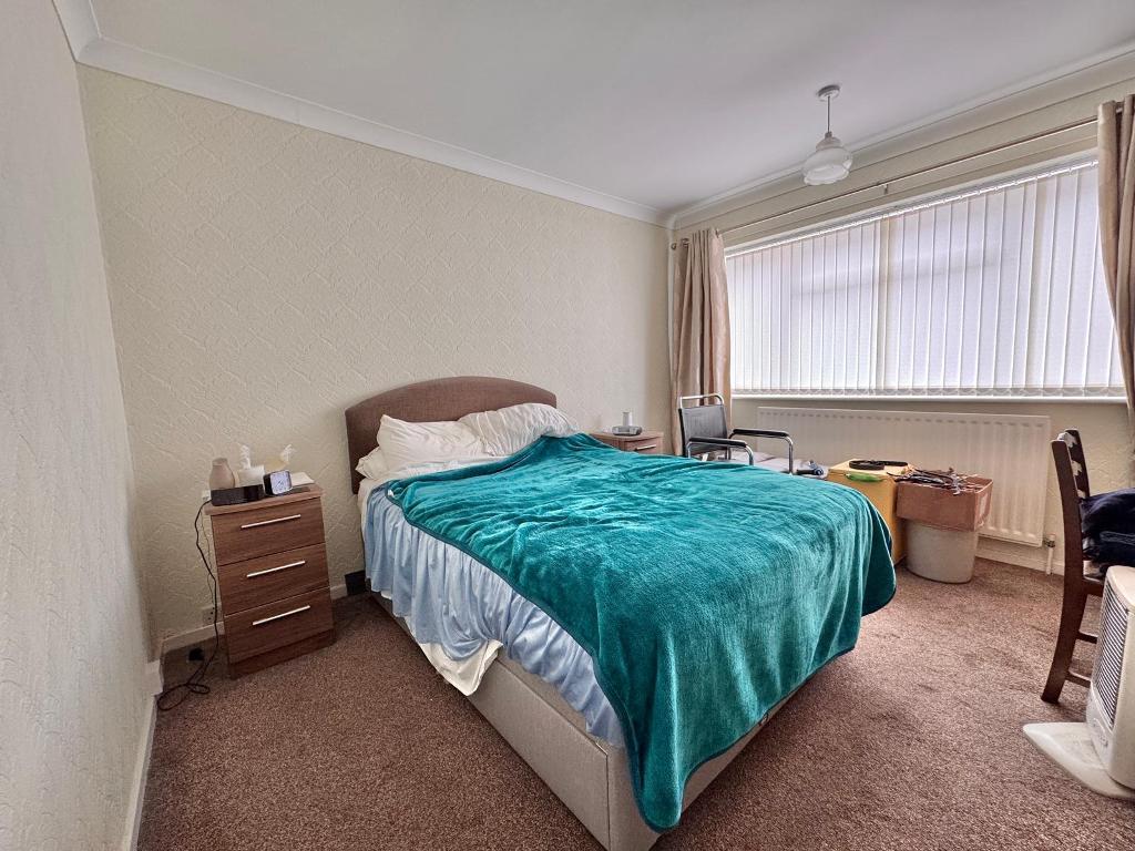 3 Bedroom Detached for Sale in West Bromwich, B71 3QG