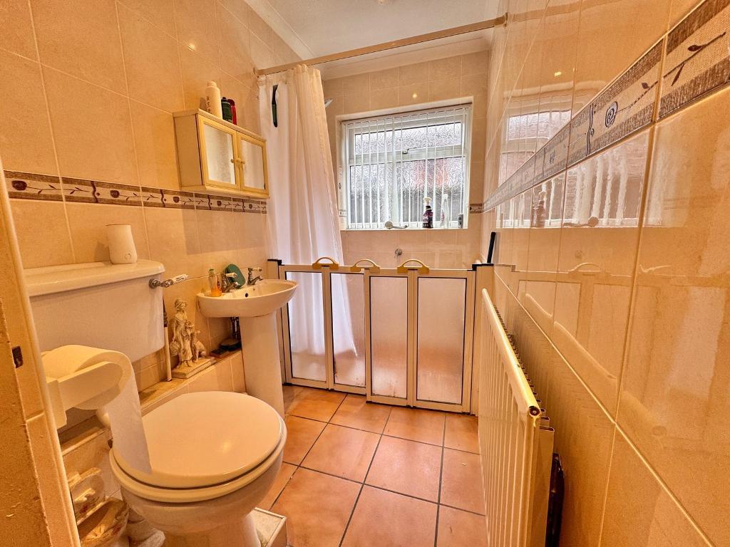 3 Bedroom Detached for Sale in West Bromwich, B71 3QG
