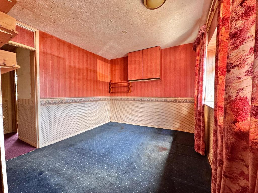 3 Bedroom Semi-Detached for Sale in West Bromwich, B71 2AW