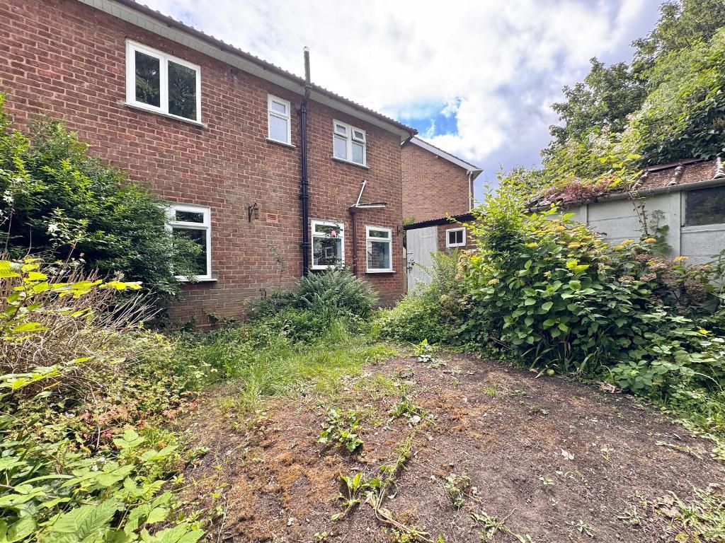 3 Bedroom Semi-Detached for Sale in West Bromwich, B71 2AW