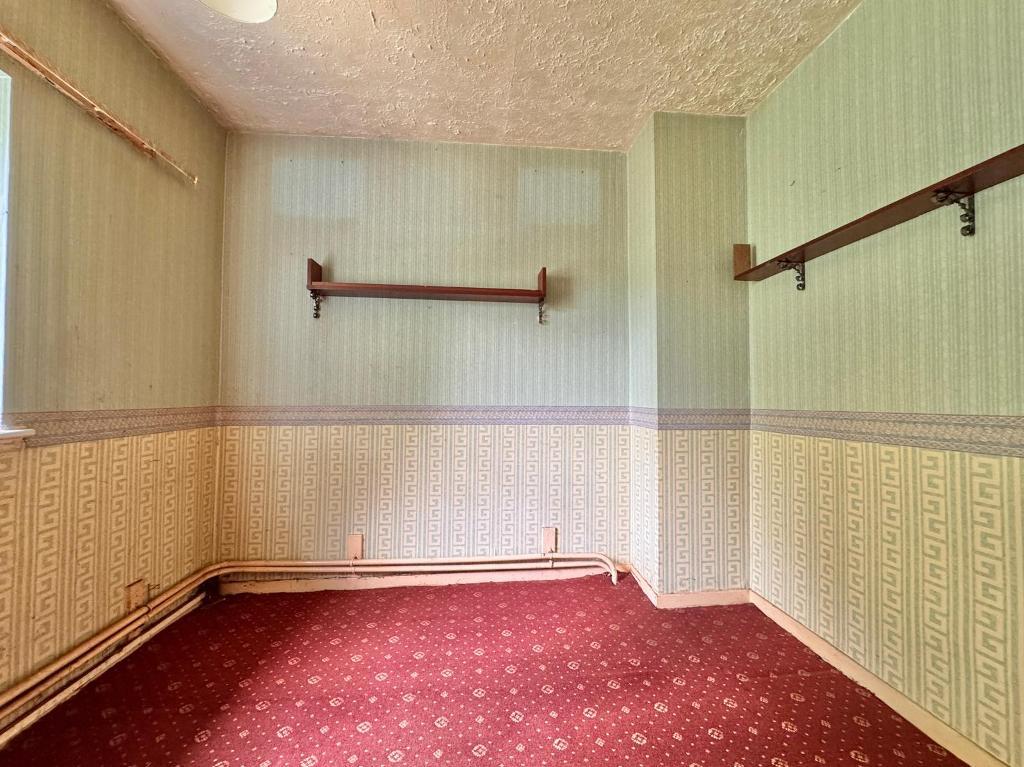 3 Bedroom Semi-Detached for Sale in West Bromwich, B71 2AW