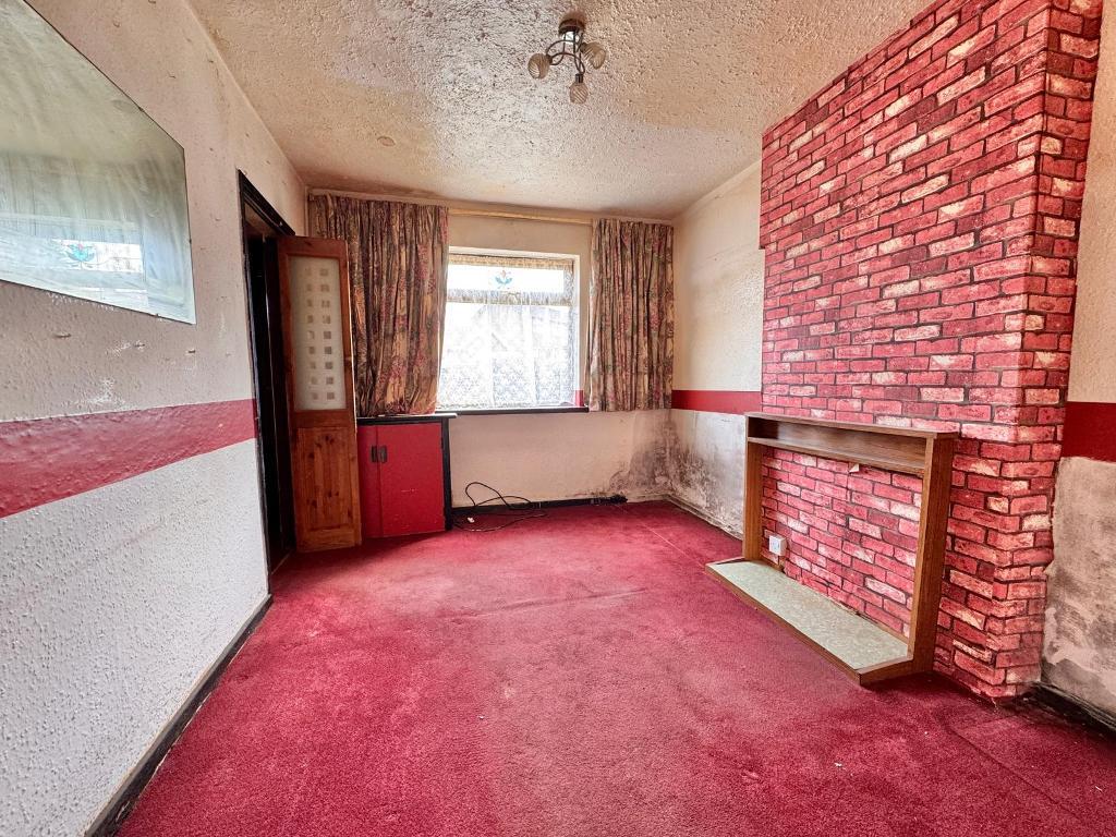 3 Bedroom Semi-Detached for Sale in West Bromwich, B71 2AW