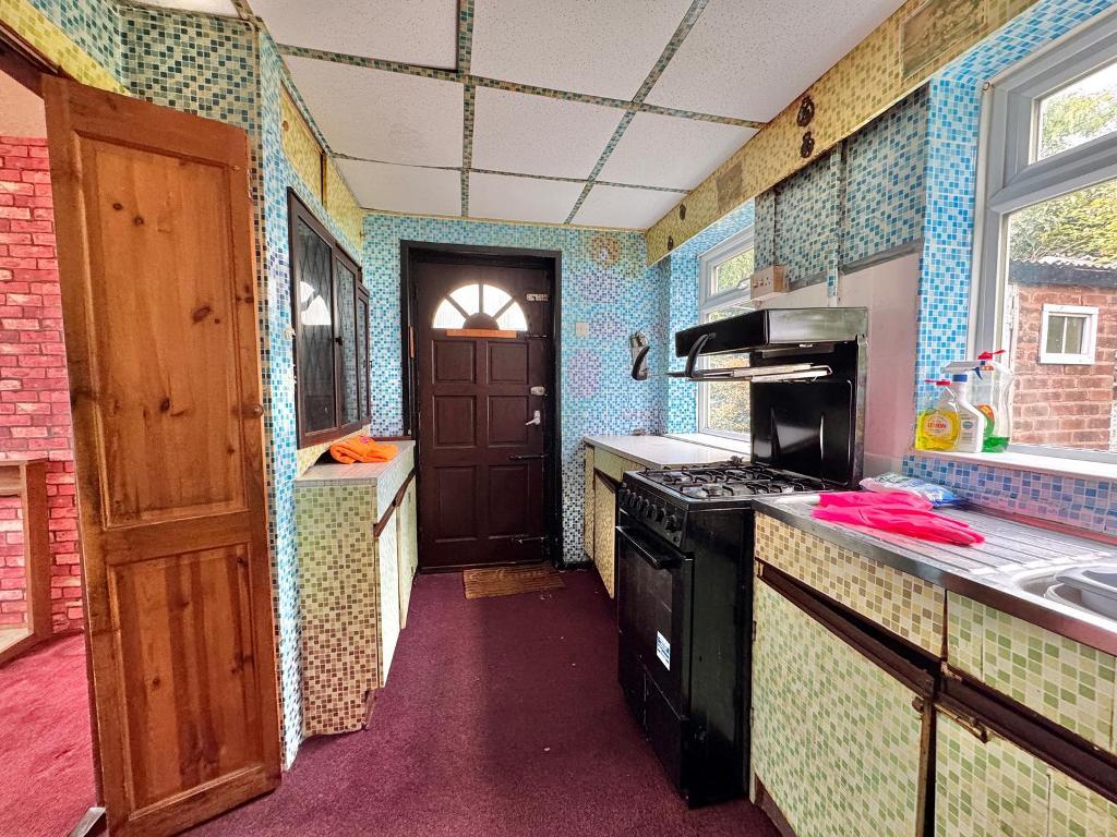 3 Bedroom Semi-Detached for Sale in West Bromwich, B71 2AW