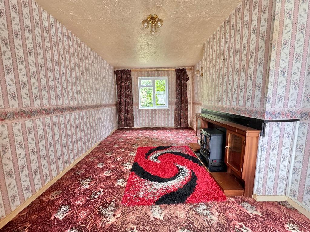 3 Bedroom Semi-Detached for Sale in West Bromwich, B71 2AW