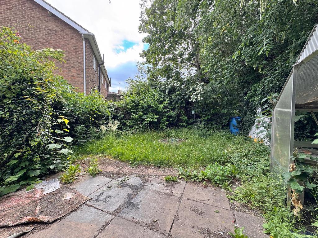 3 Bedroom Semi-Detached for Sale in West Bromwich, B71 2AW