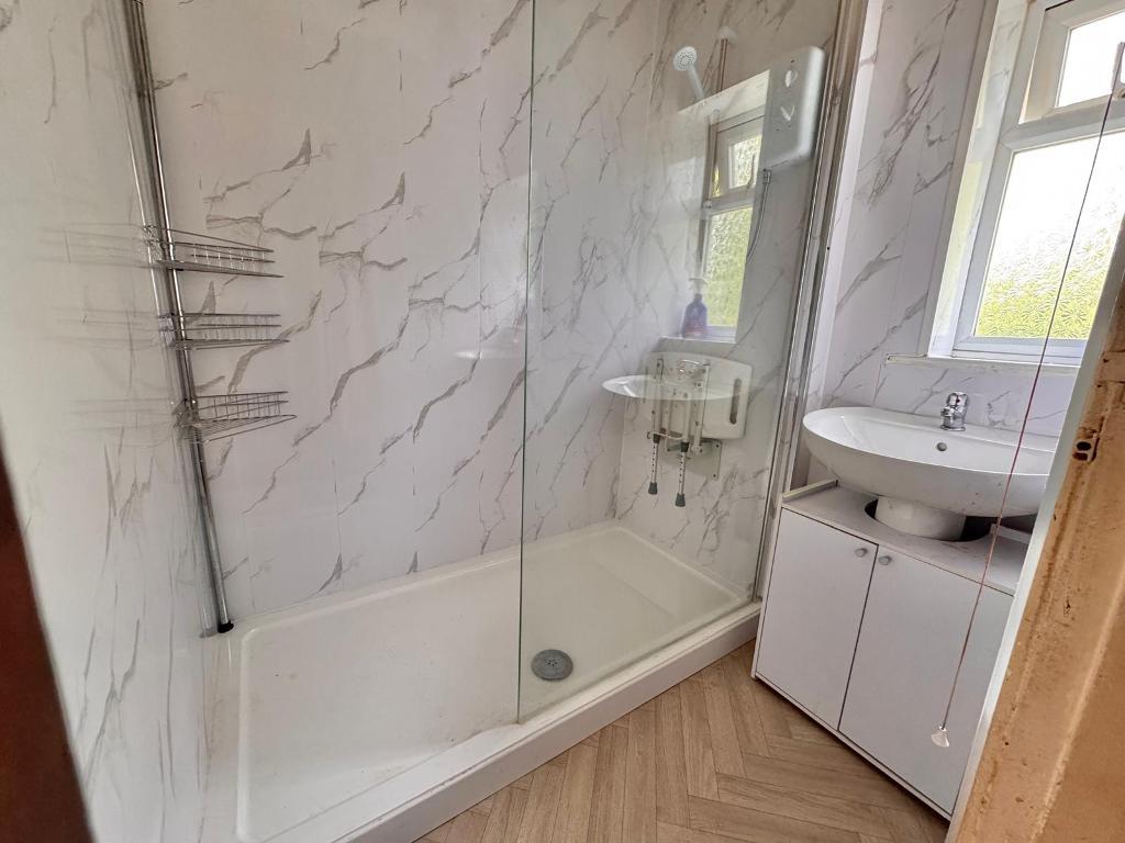 3 Bedroom Semi-Detached for Sale in West Bromwich, B71 2AW